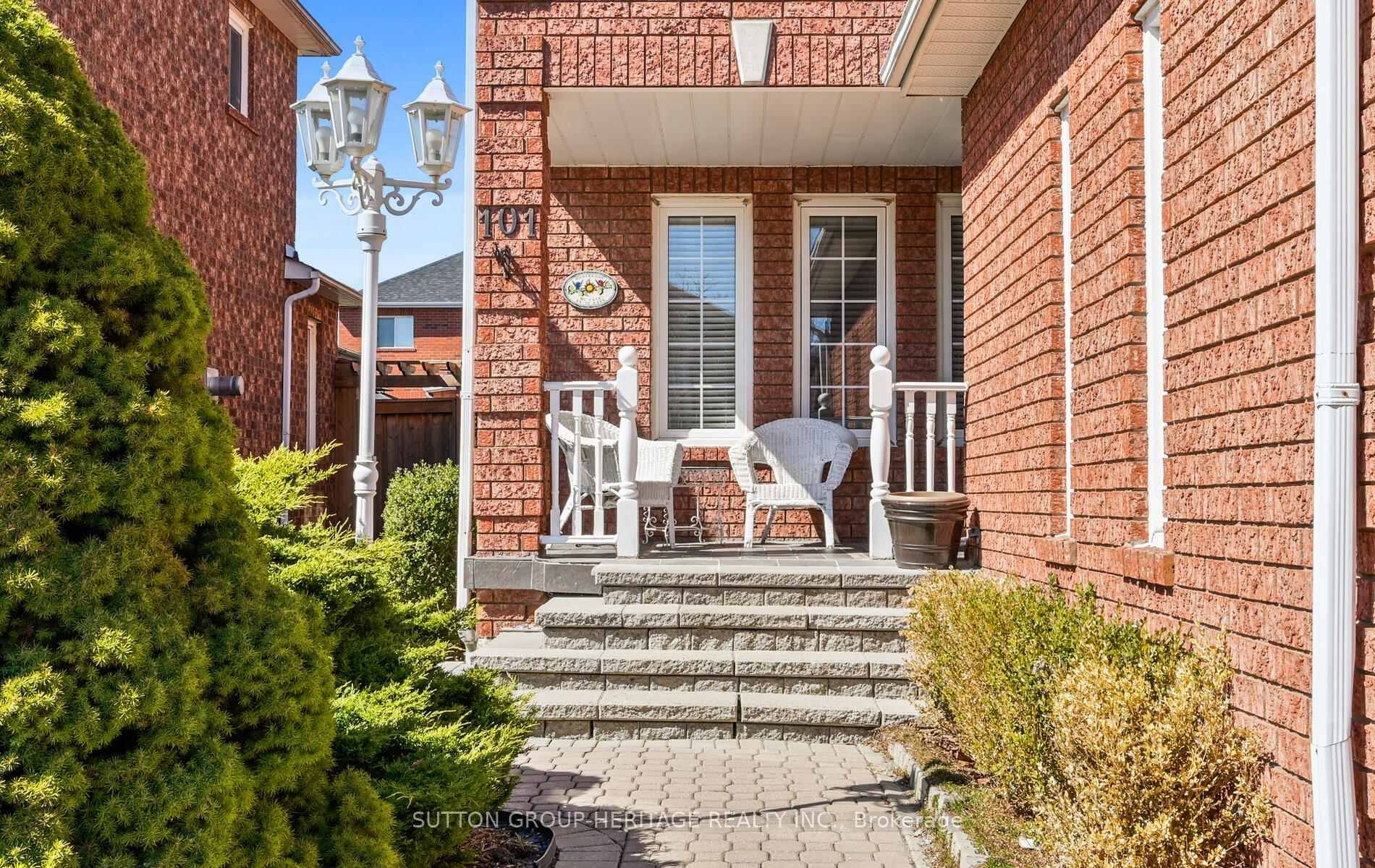 Whitby, ON L1R 1X1,101 Parnell CRES