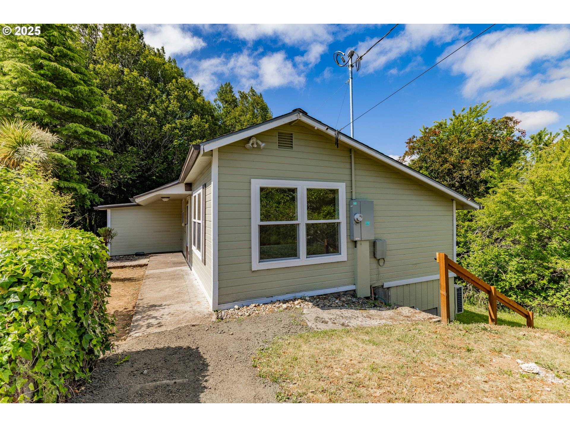 Myrtle Point, OR 97458,512 4TH ST