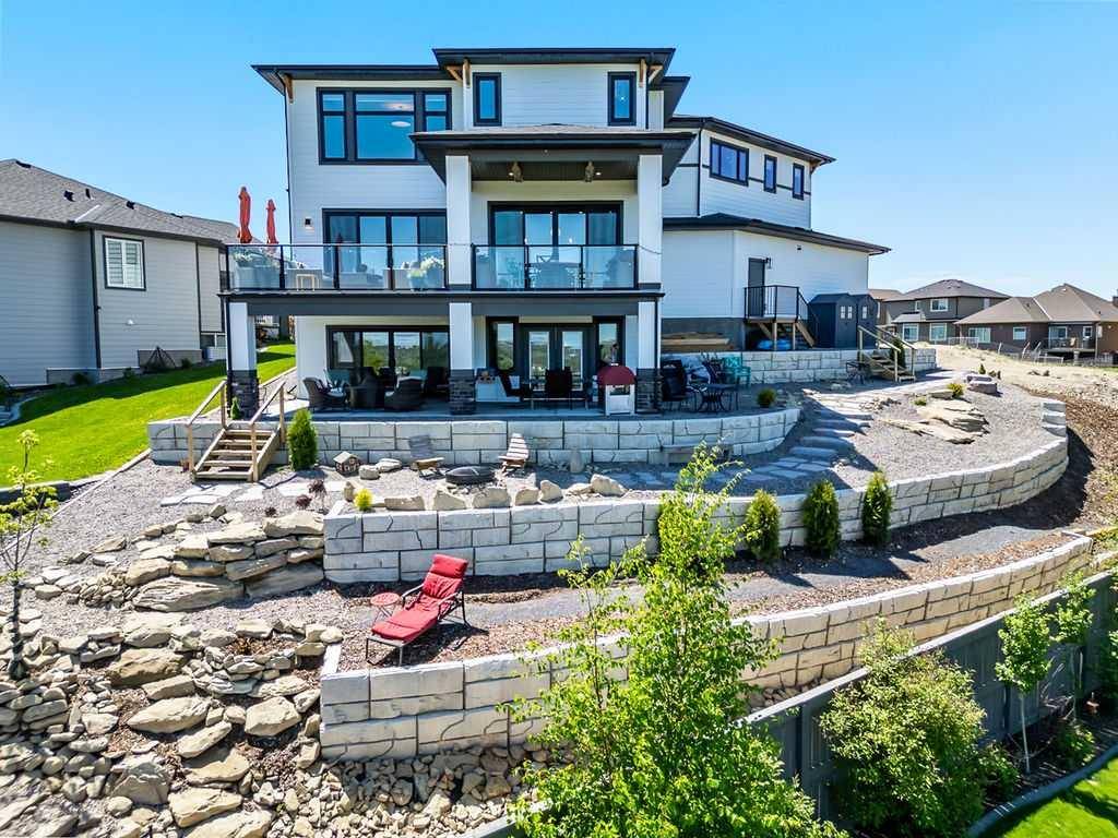 Okotoks, AB T1S 0K6,10 Westmount PT