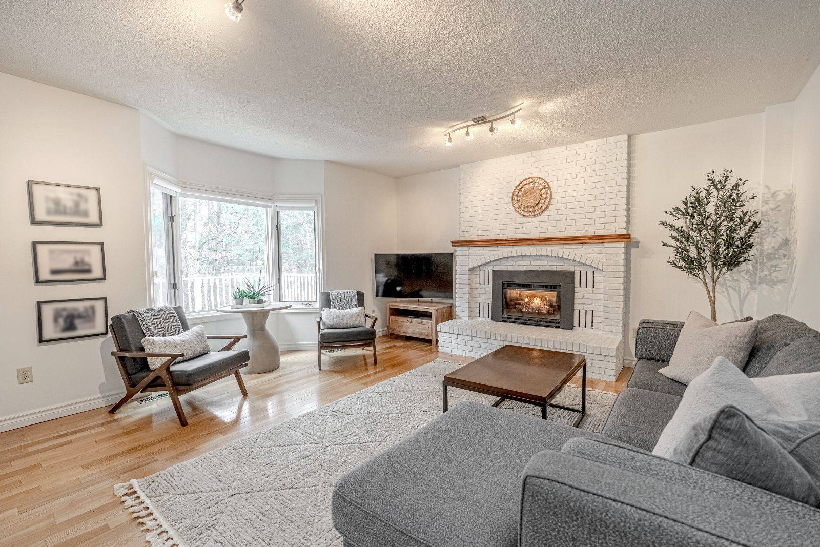 Springwater, ON L9X 0R2,24 Willow Bay DR