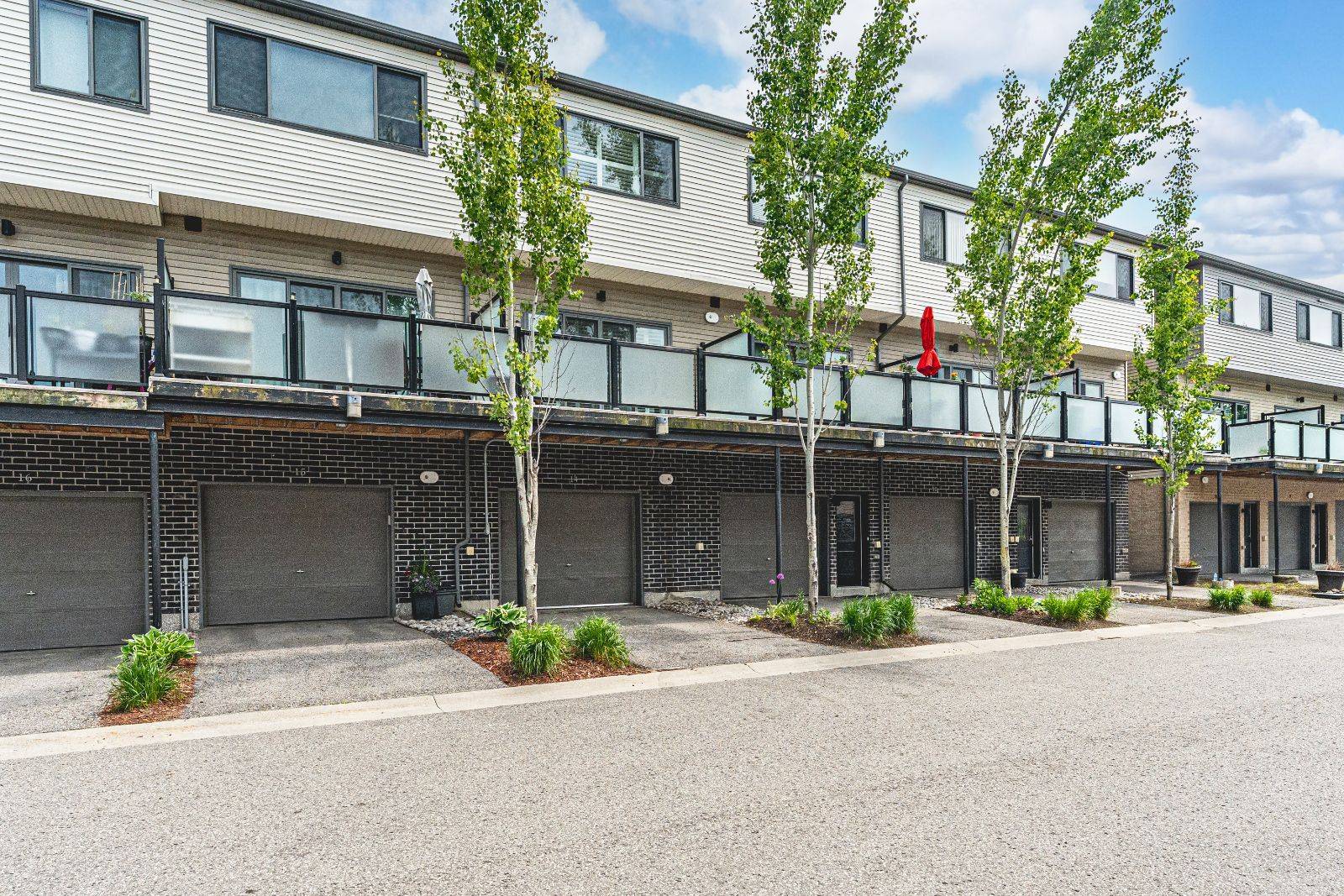 Barrie, ON L4N 9C8,369 Essa RD #14