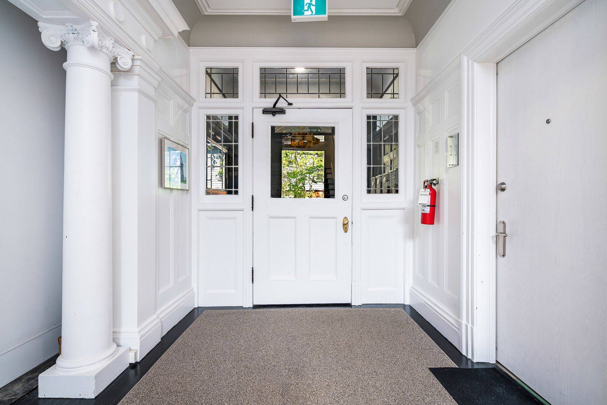 Collingwood, ON L9Y 1K5,72 THIRD ST #2