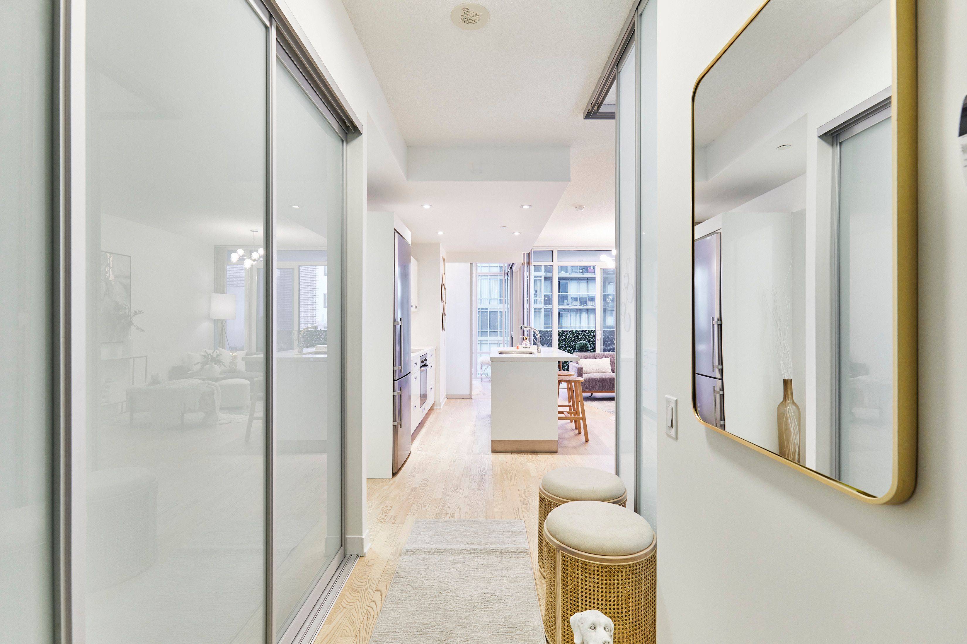 Toronto W06, ON M8Y 0B5,88 Park Lawn RD #1210