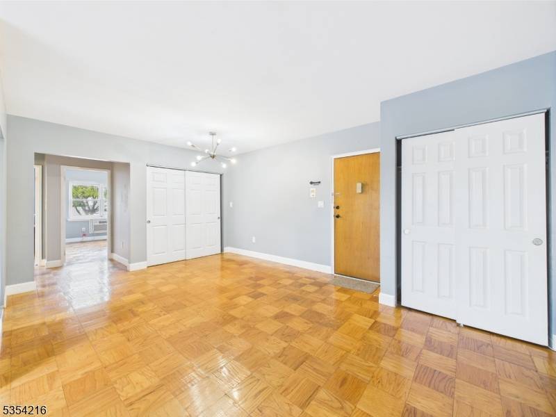 Linden City, NJ 07036,100 Luttgen Pl #B2