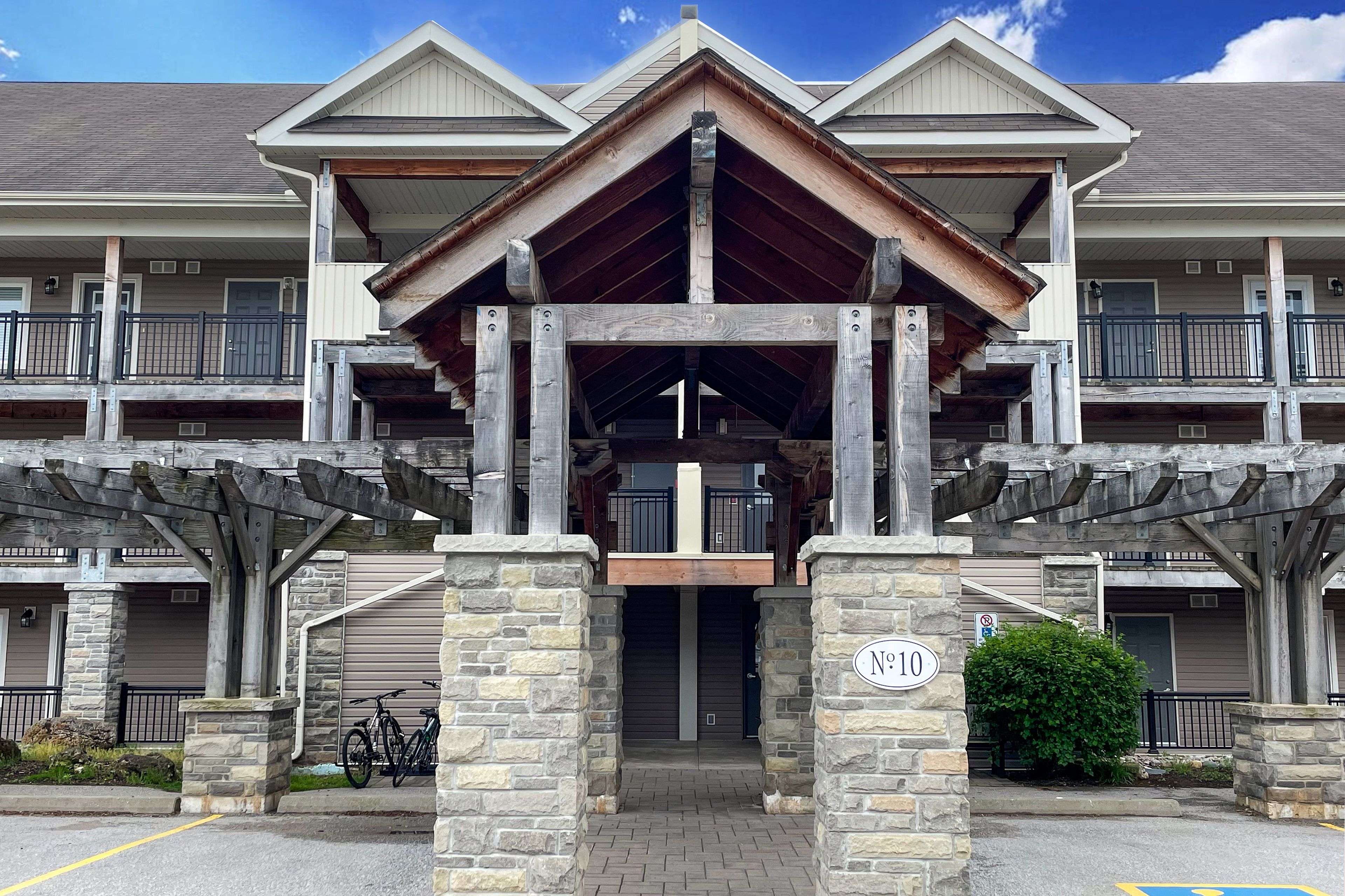 Collingwood, ON L9Y 0X4,10 Brandy Lane DR #105