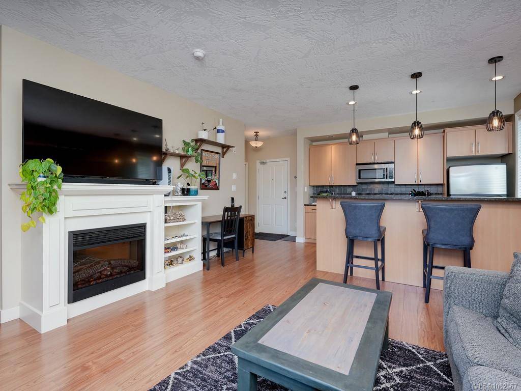 Langford, BC V9B 0B1,623 Treanor Ave #310