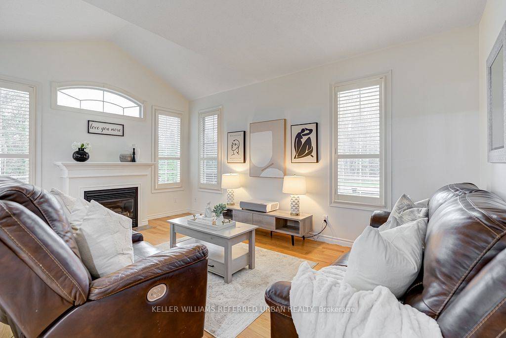 Whitby, ON L1R 3P2,2 Thistledown CRES