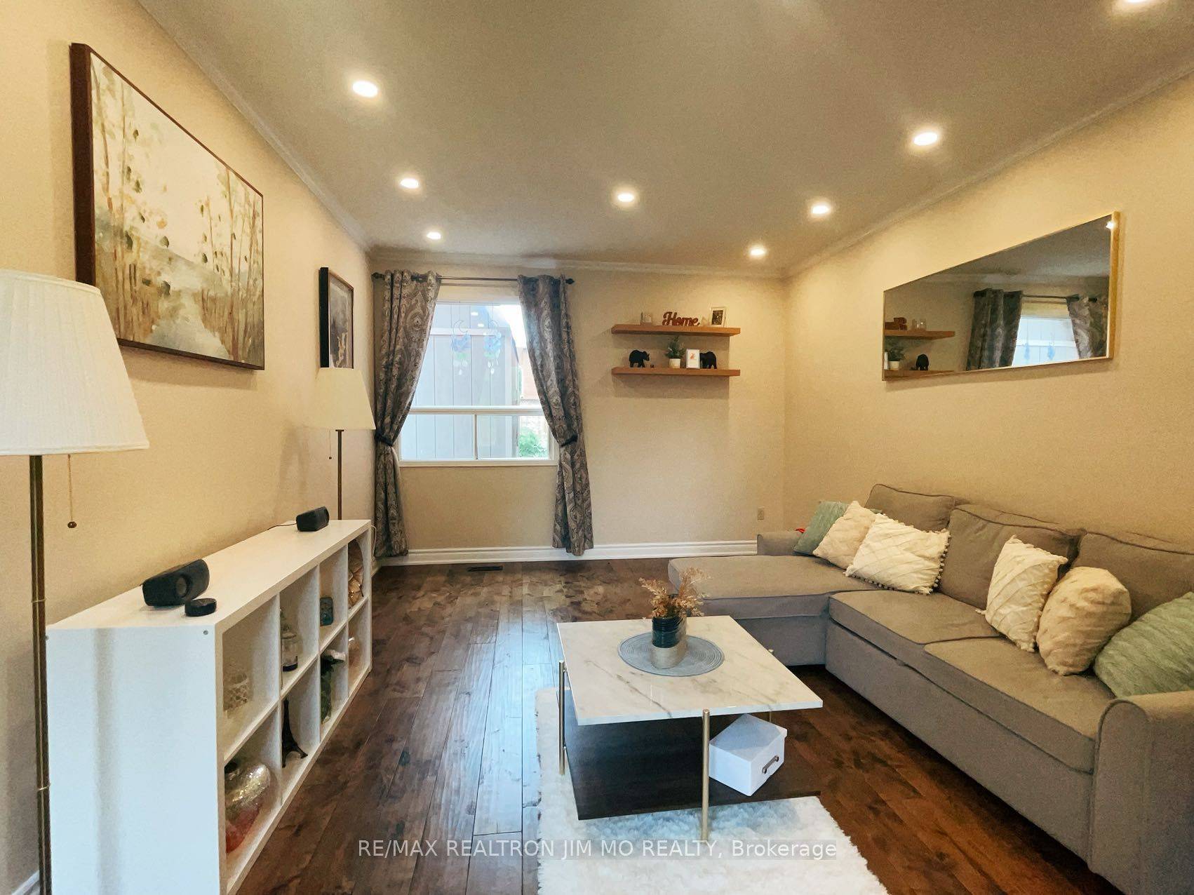 Whitby, ON L1R 1X6,60 Silverbirch PL