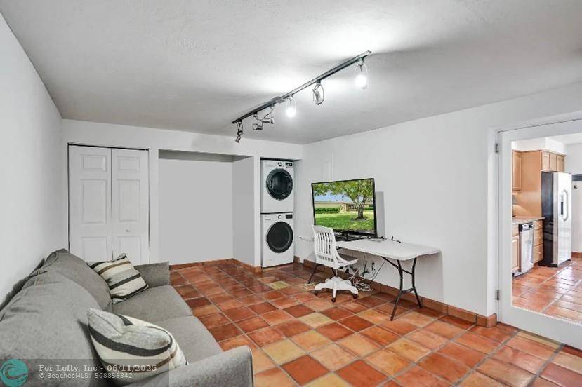 Pompano Beach, FL 33060,1320 SE 4th Ave