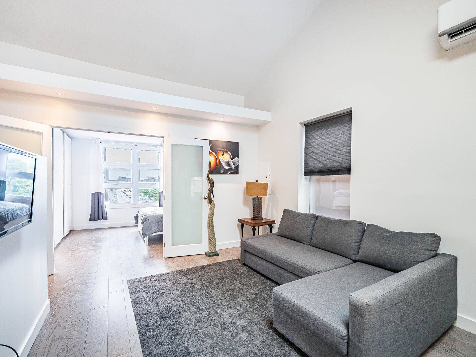 Toronto W03, ON M6H 2J2,1580 Davenport RD
