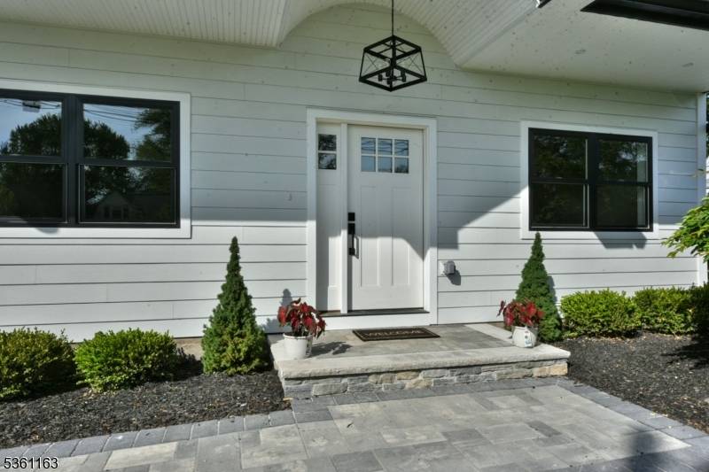 Waldwick Boro, NJ 07463,14 Charles Ter