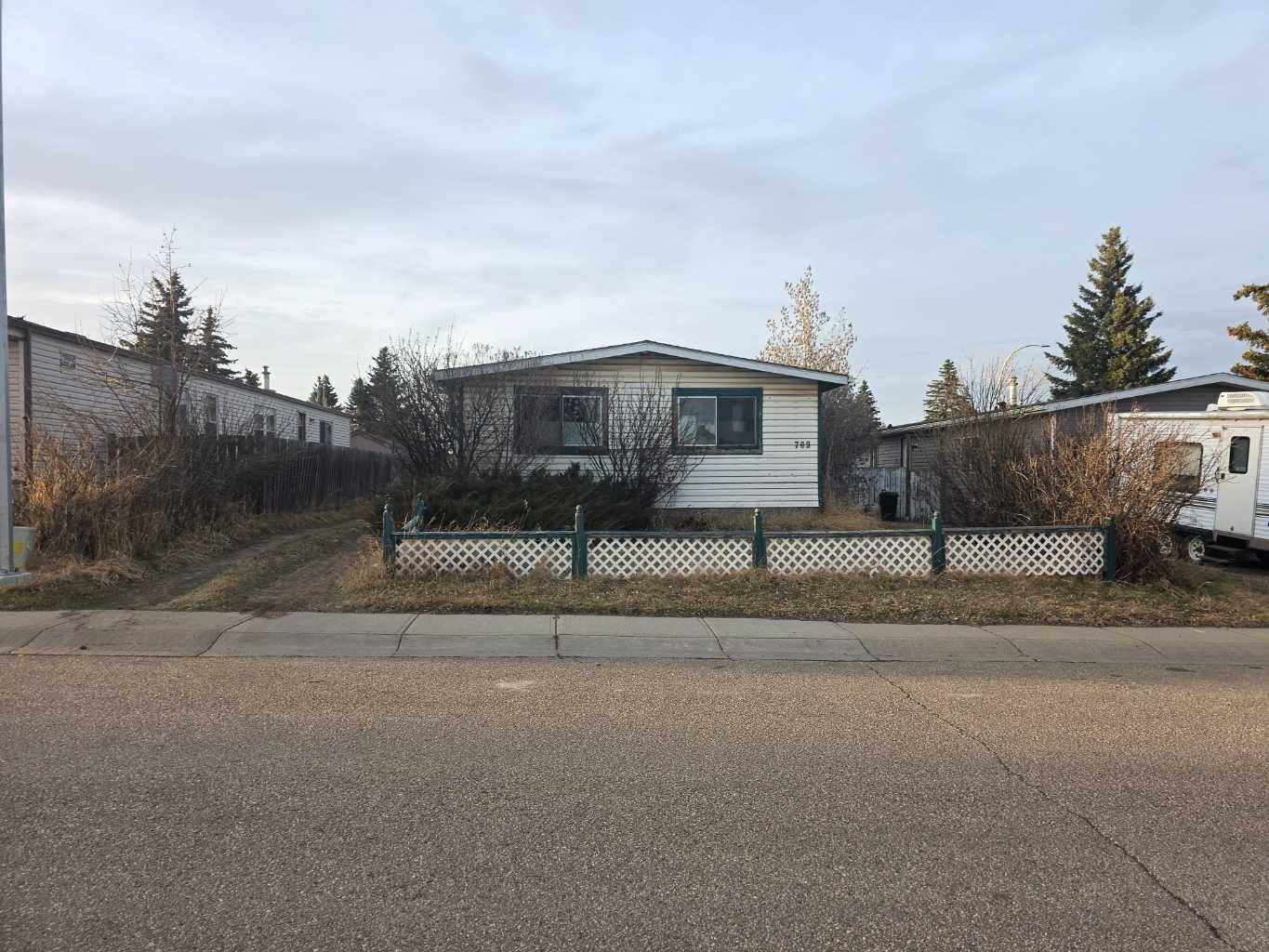 Airdrie, AB T4A 1C3,709 Spring Haven CT SE