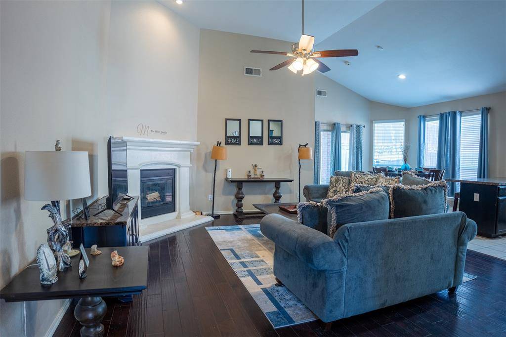 Dallas, TX 75249,8657 Vista Grande Drive