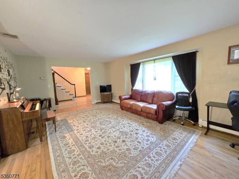 Roxbury Twp., NJ 07876,14 Constitution Ave