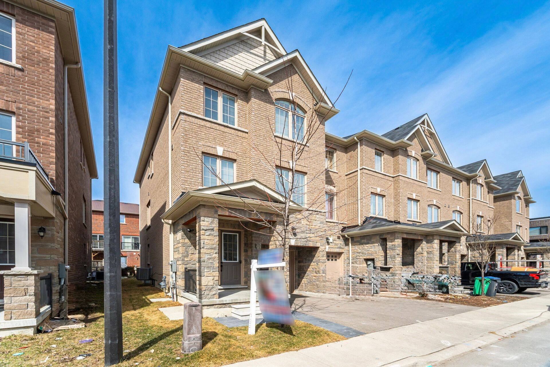 Brampton, ON L6P 4M9,12 Faye ST