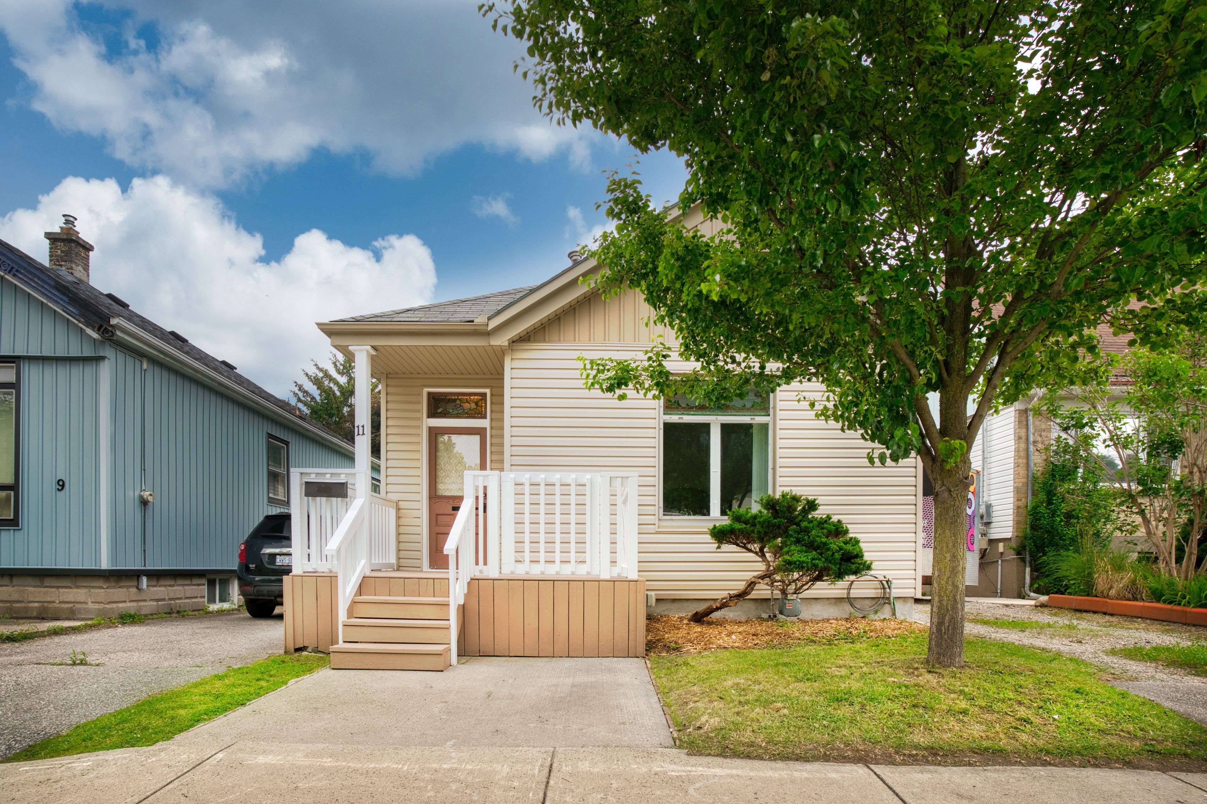 London East, ON N5Z 2B4,11 Pegler ST