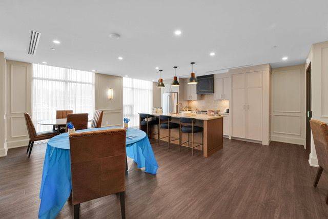 Hamilton, ON L8B 1Z2,450 Dundas ST E #1011