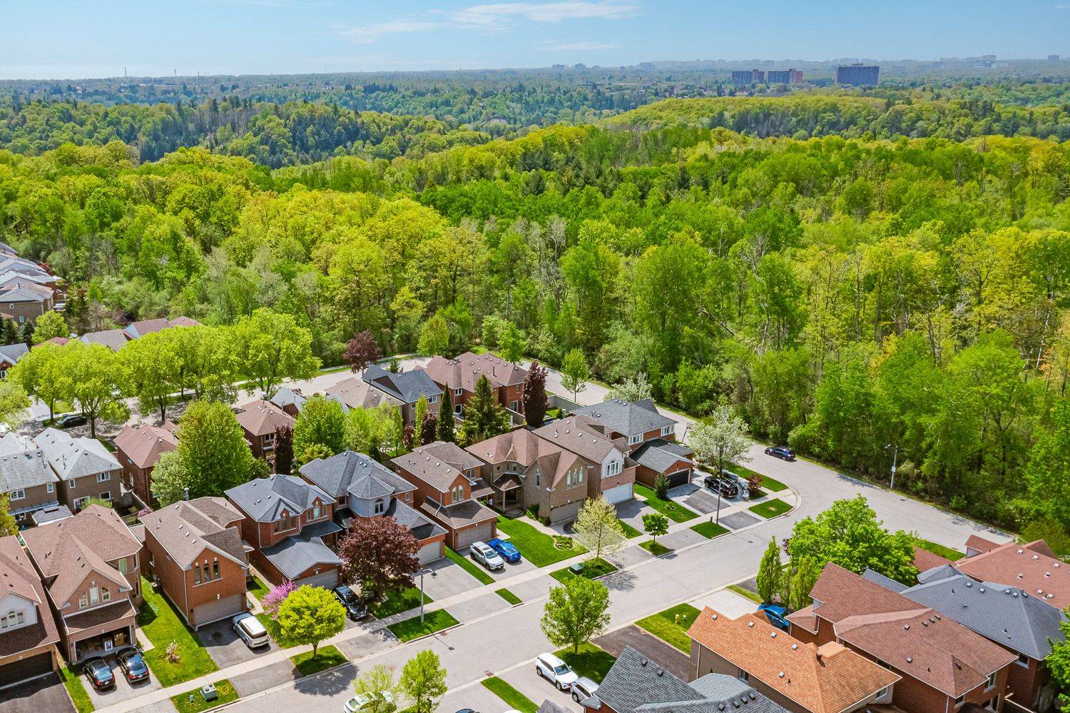 Pickering, ON L1V 6V6,105 Secord ST