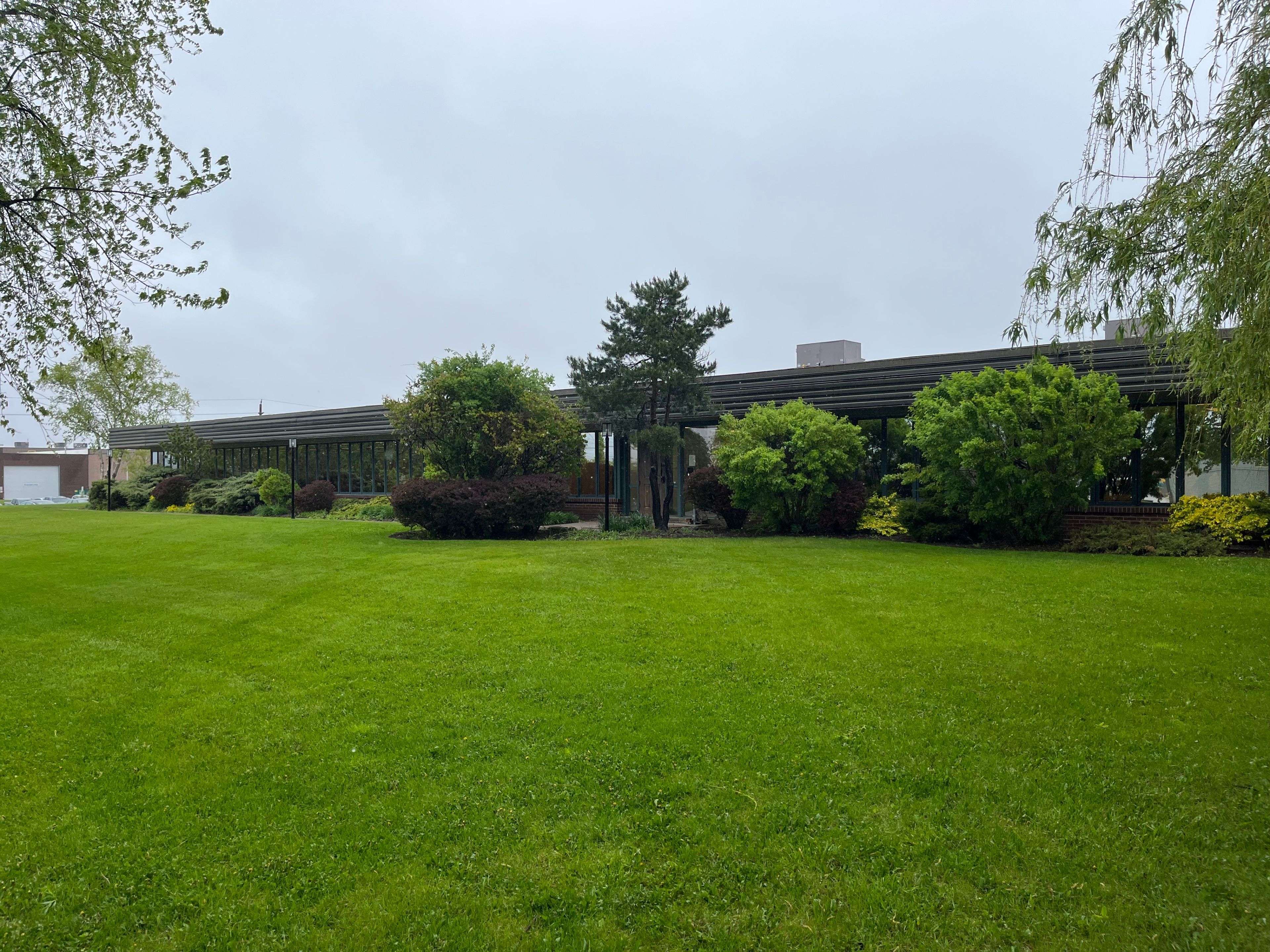 Pickering, ON L1W 2X9,913 Brock RD W
