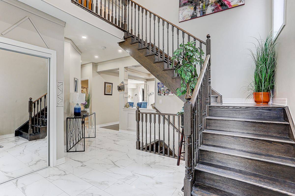 East Gwillimbury, ON L0G 1V0,33 Kavanagh AVE