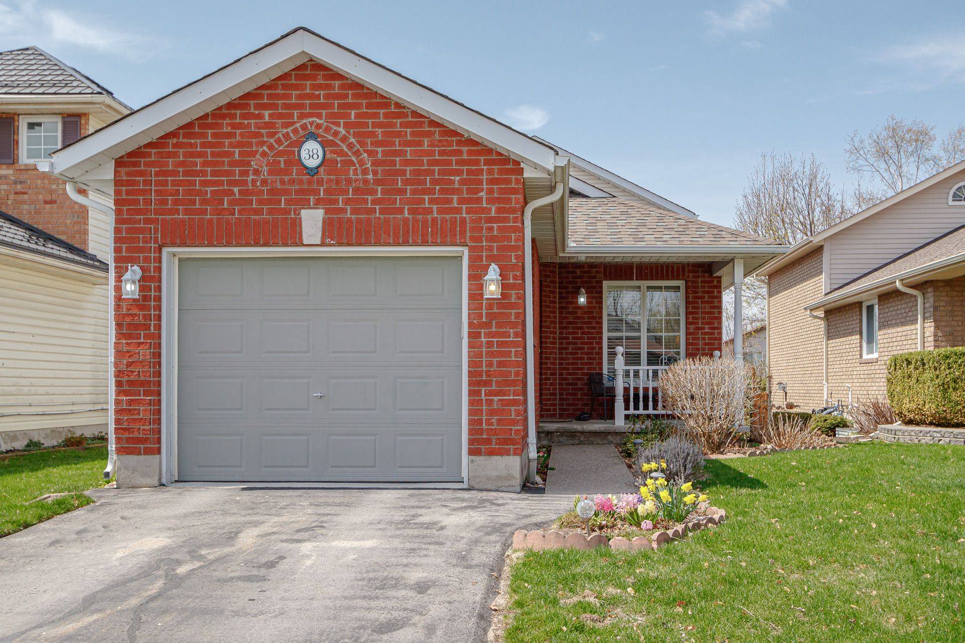 Collingwood, ON L9Y 4T1,38 Bush ST