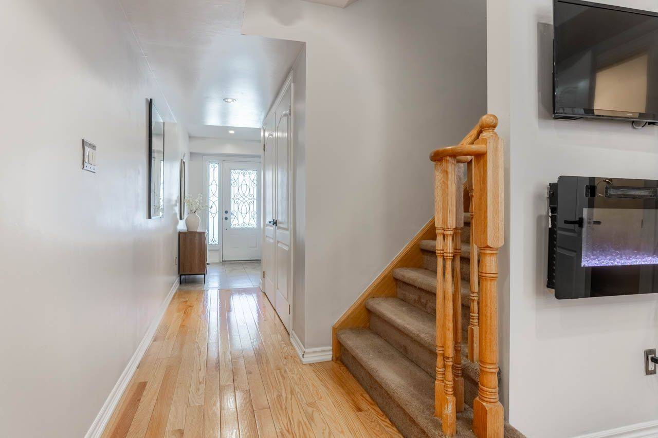 Brampton, ON L6Z 0J1,81 New Pines TRL