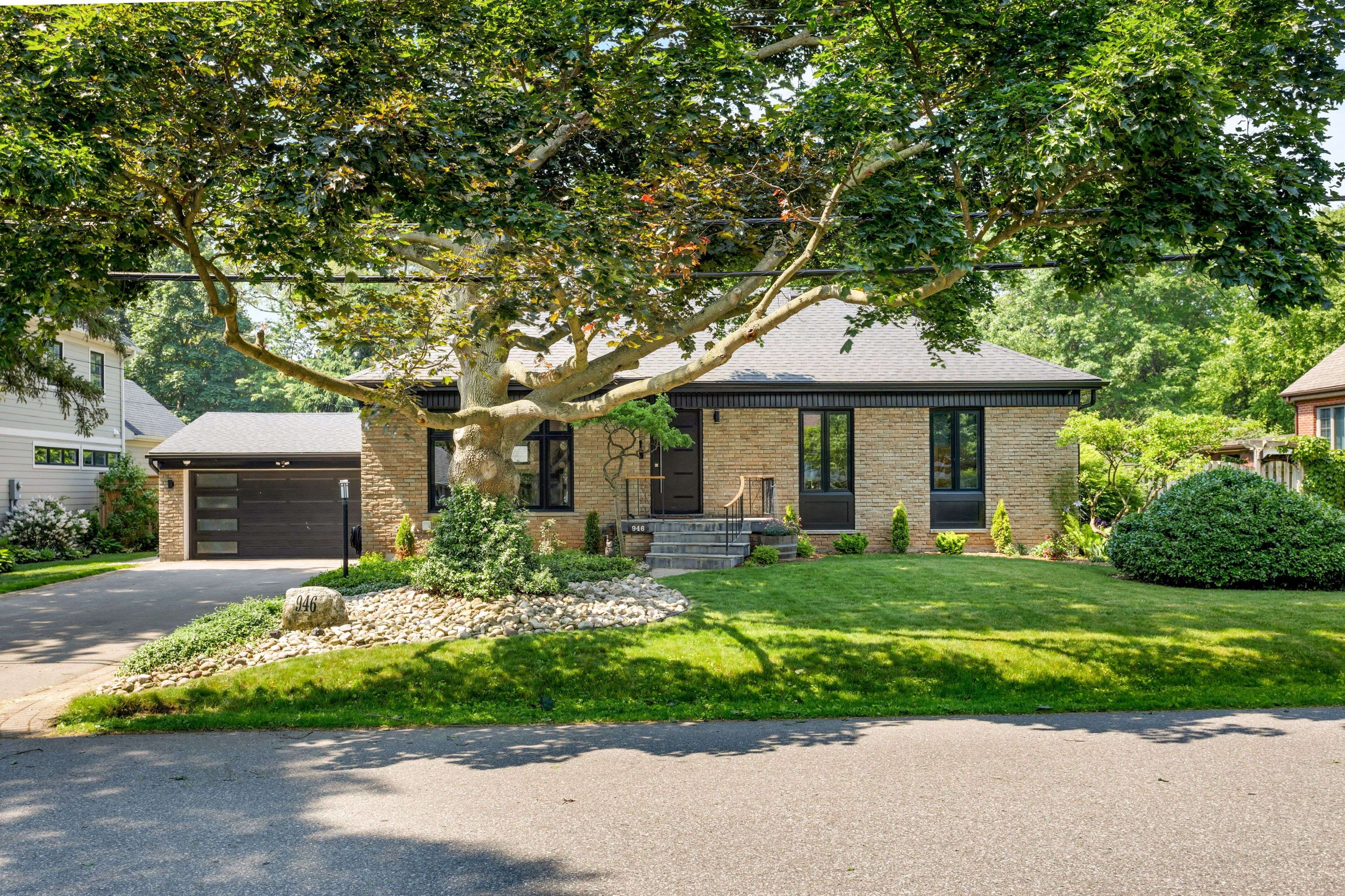Burlington, ON L7T 2K2,946 Glenwood AVE