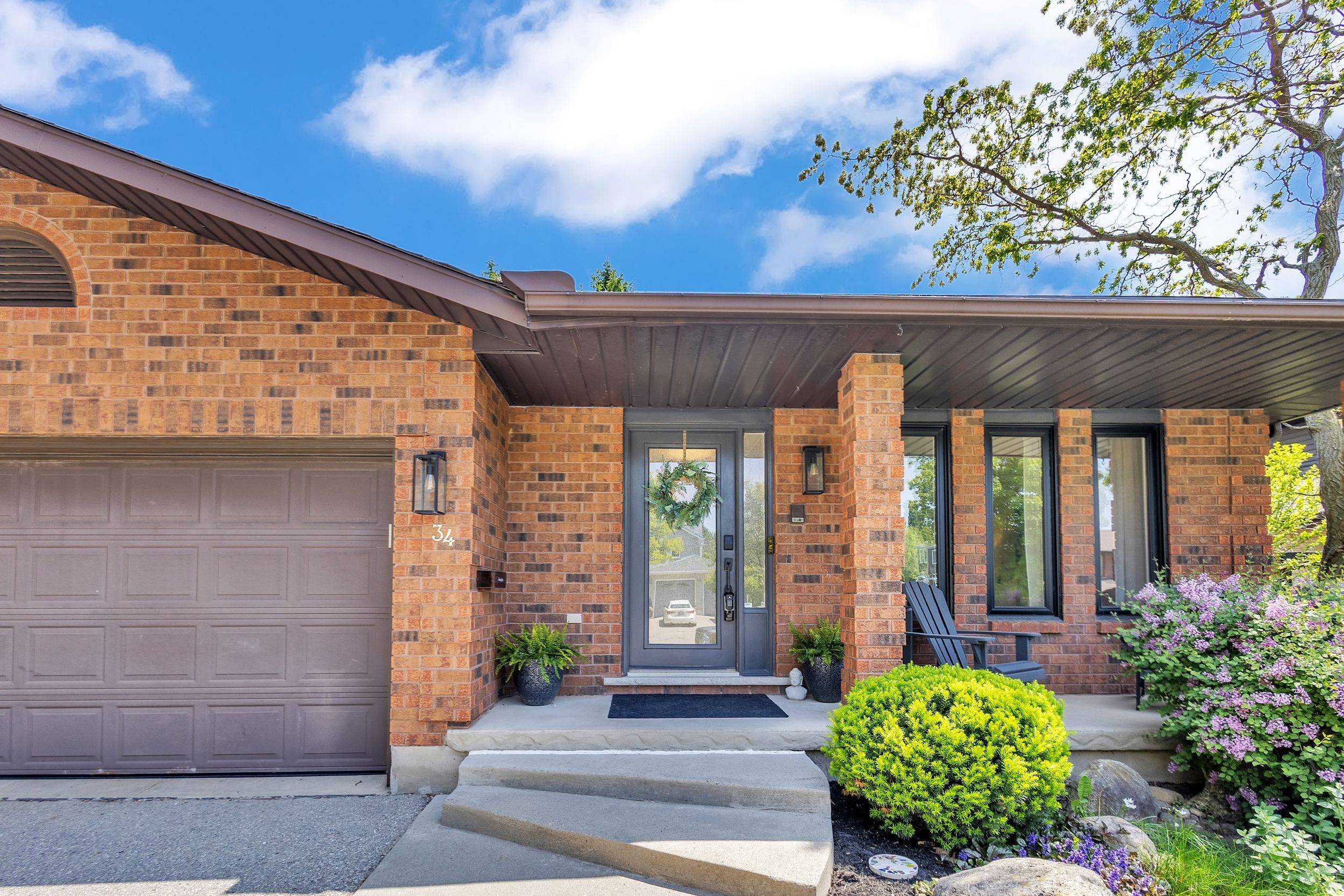Kitchener, ON N2A 3W2,34 Daimler DR