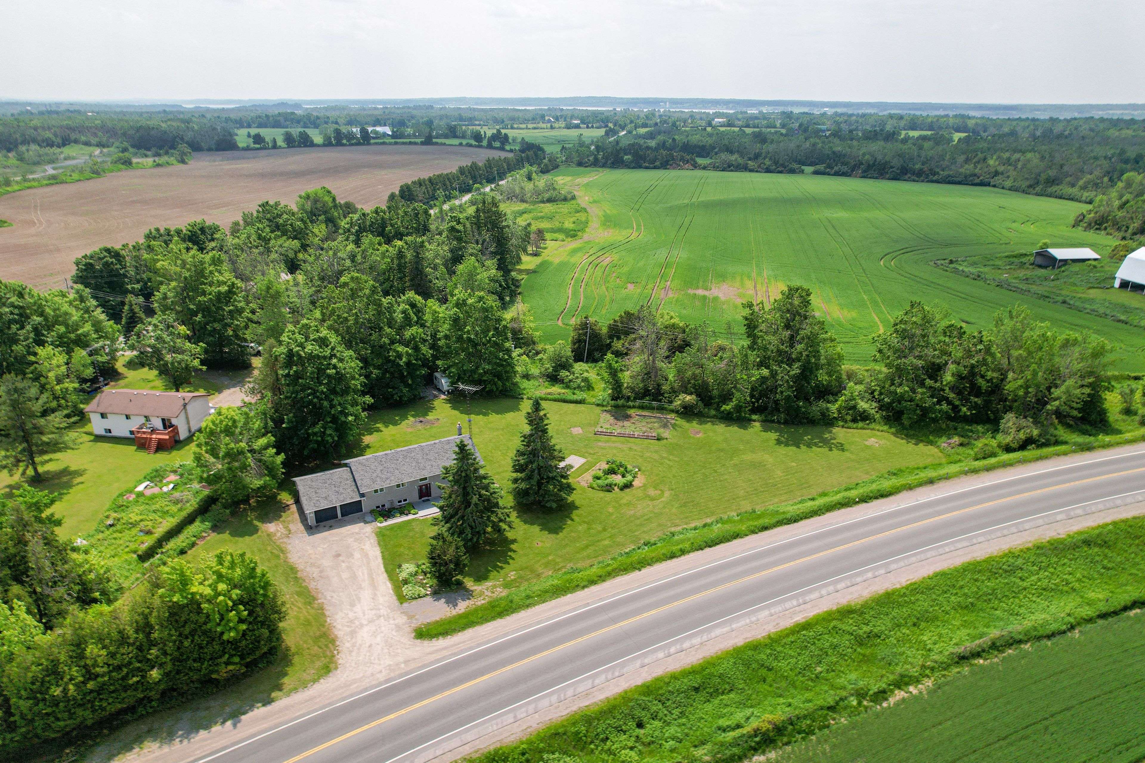Selwyn, ON K0L 1T0,1220 Tara RD