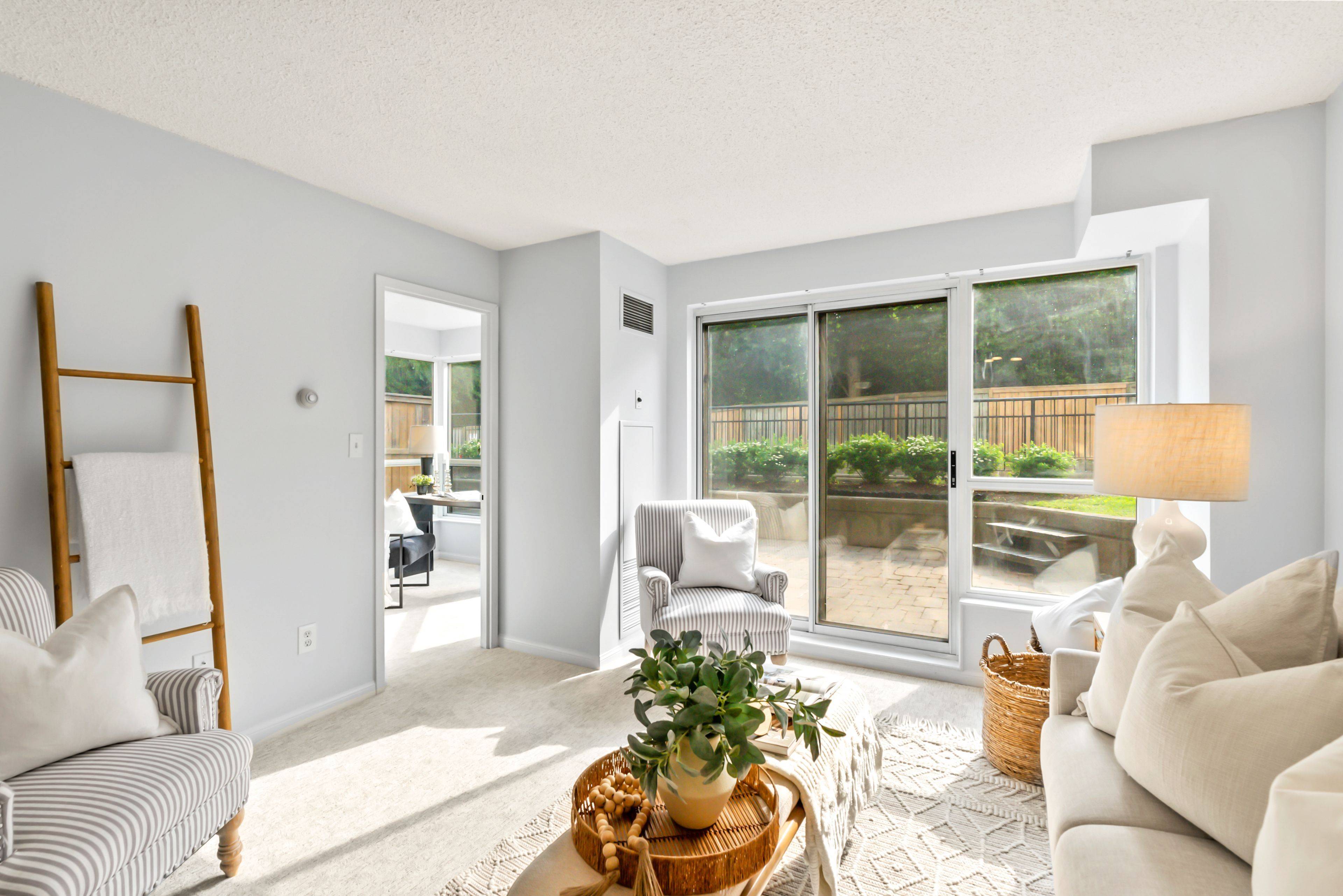 Whitby, ON L1N 9E8,712 Rossland RD E #109