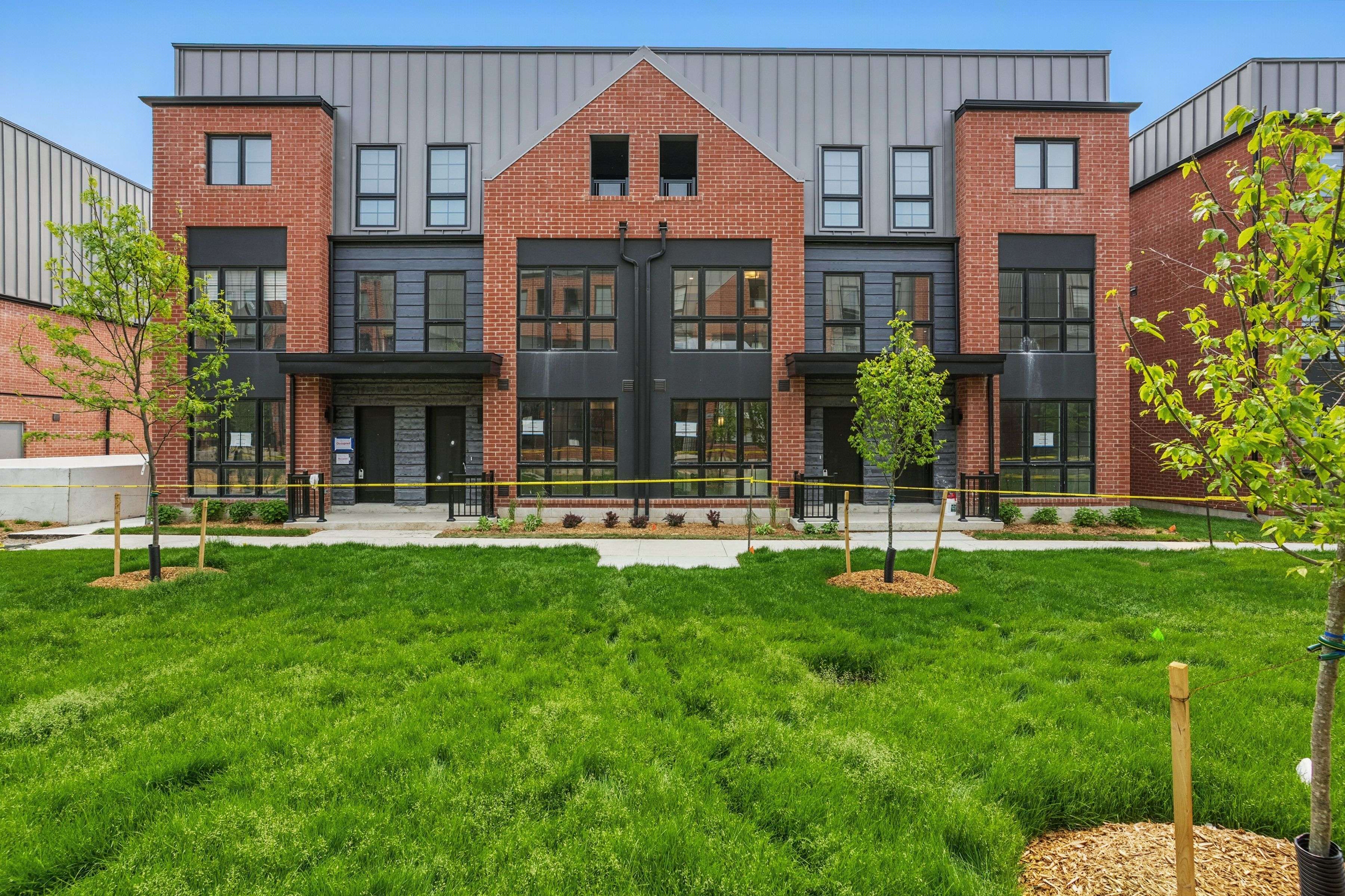 Vaughan, ON L4J 8A2,33 Burleigh Mews
