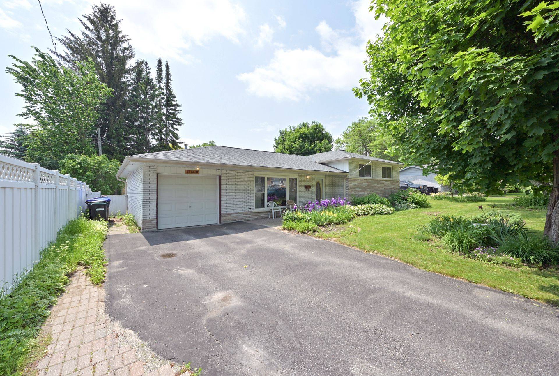 New Tecumseth, ON L9R 1M8,17 Elm ST