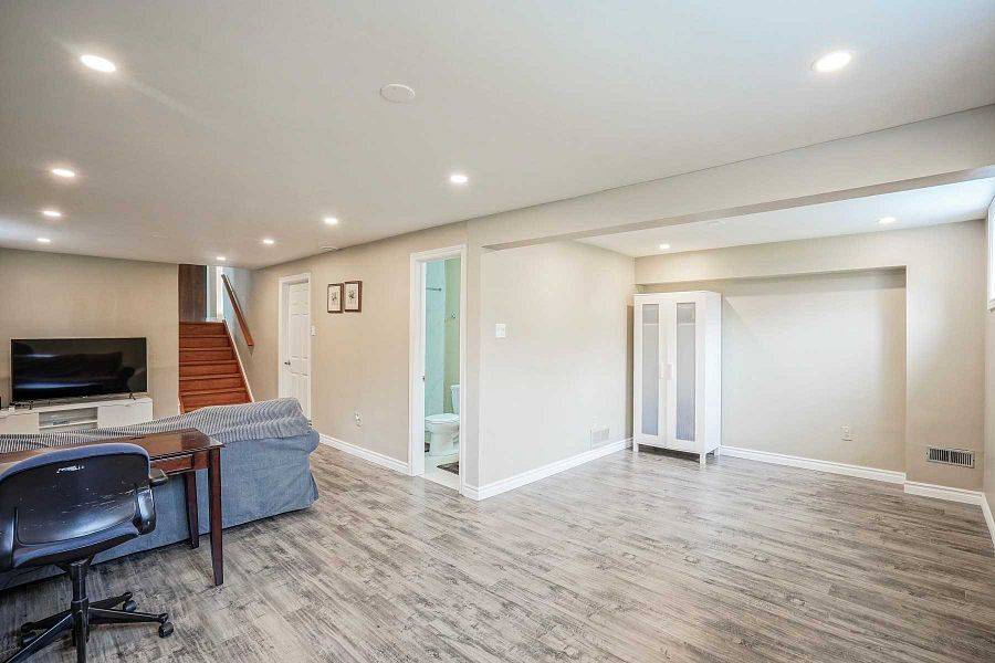 Mississauga, ON L5C 1J9,760 Consort CRES