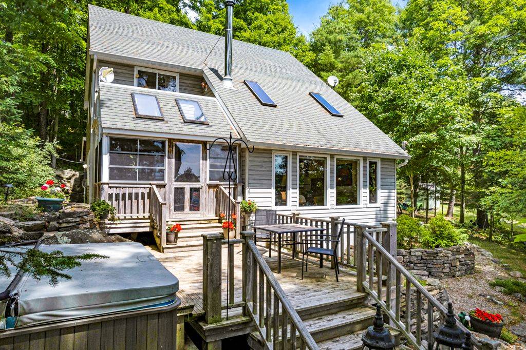 Lanark Highlands, ON K0G 1K0,399 Hardwood RDG