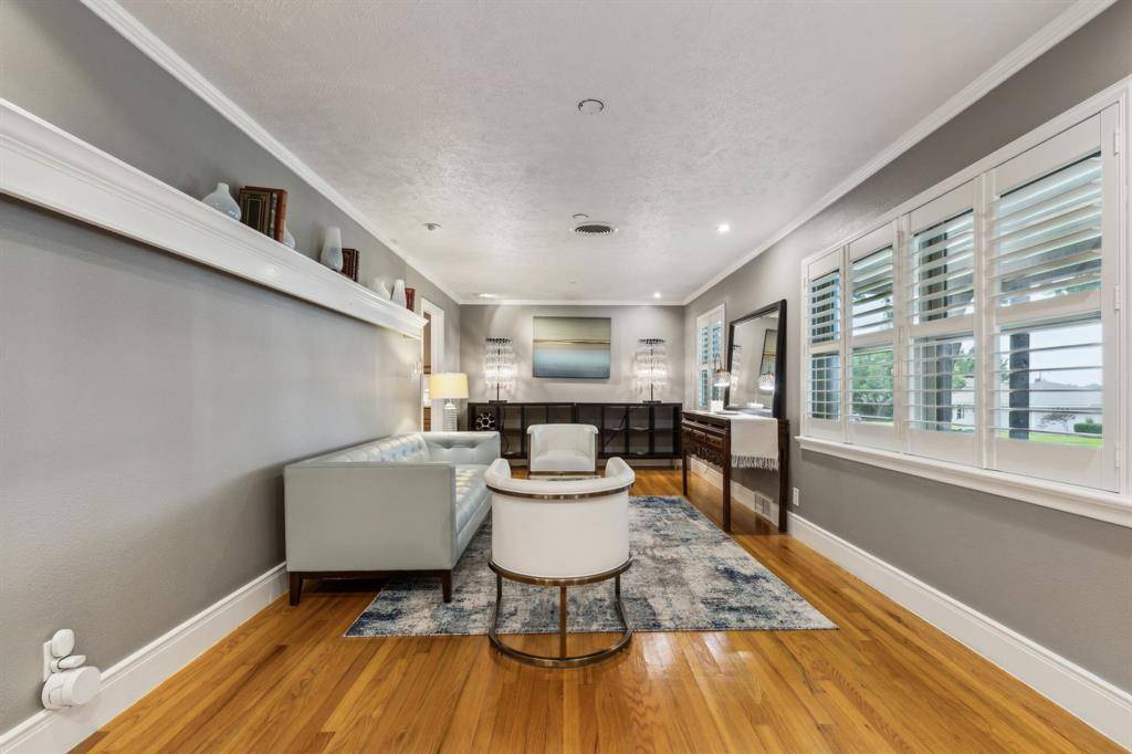 Dallas, TX 75238,9840 Crestwick Drive