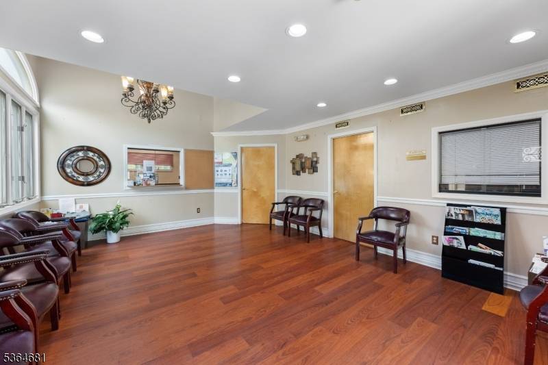 Edison Twp., NJ 08820,1813 Oak Tree Rd
