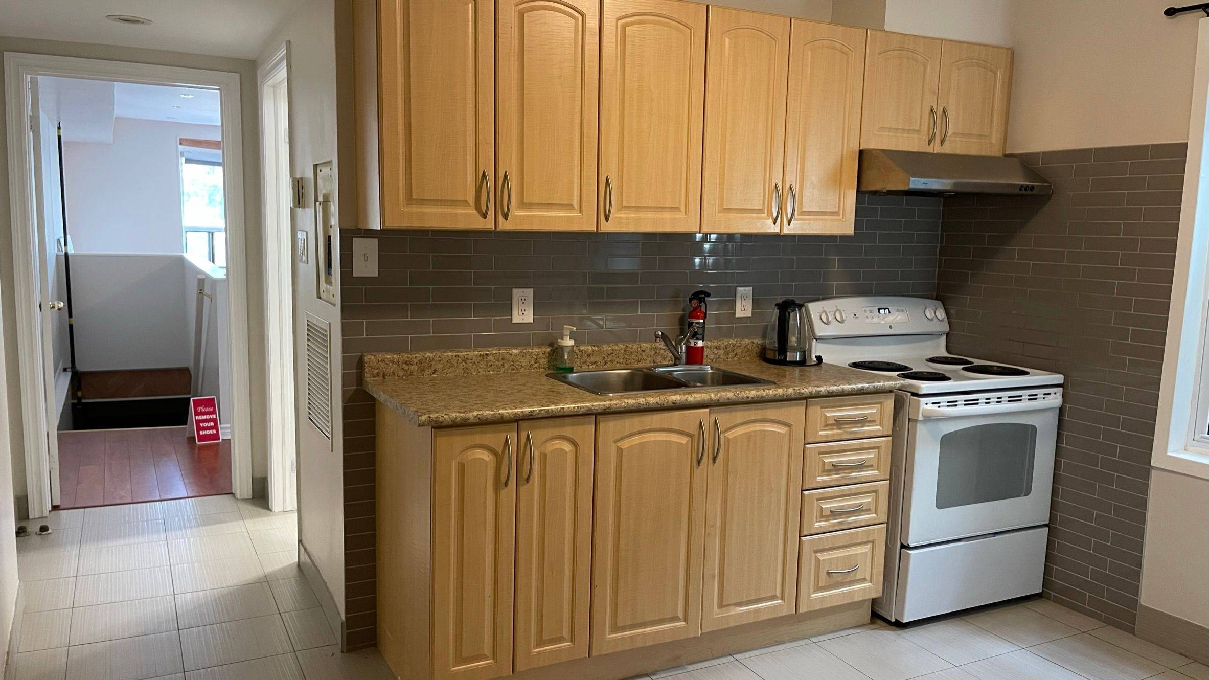 Toronto E01, ON M4K 1P1,467 Danforth AVE
