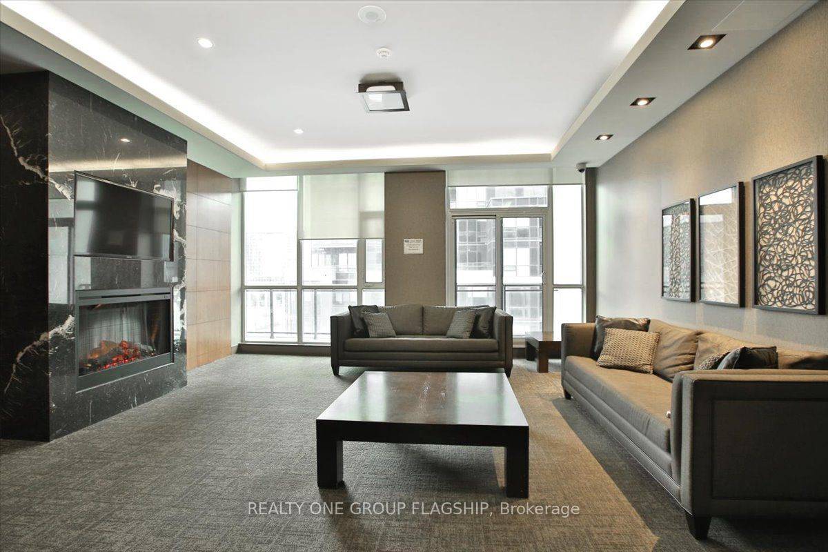 Mississauga, ON L5B 0G2,4099 Brickstone Mews #401