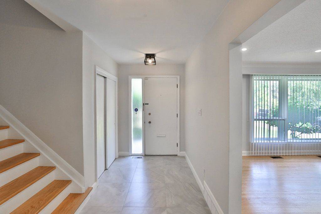Mississauga, ON L5B 1B4,168 Breezy Pines DR