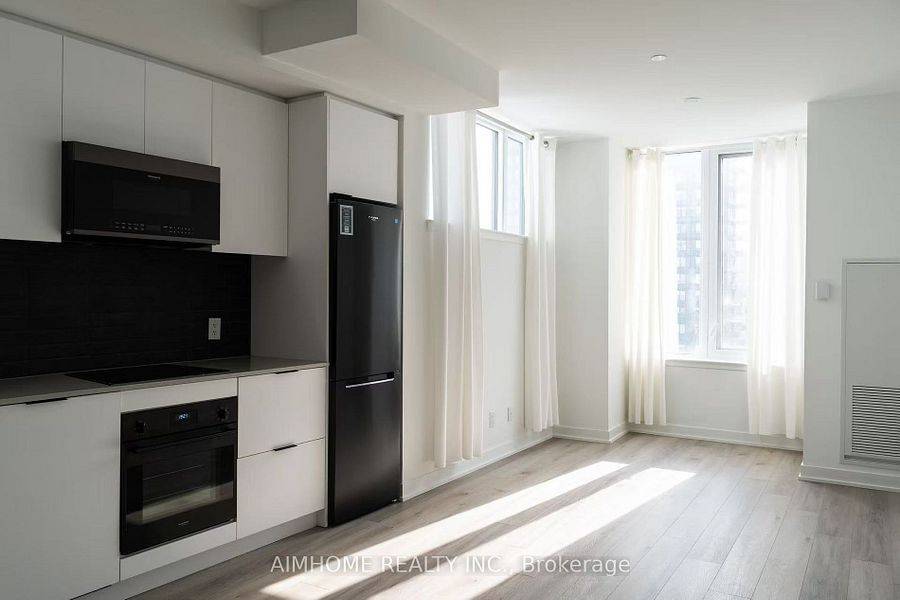 Toronto C08, ON M5A 3R4,5 Defries ST #1115