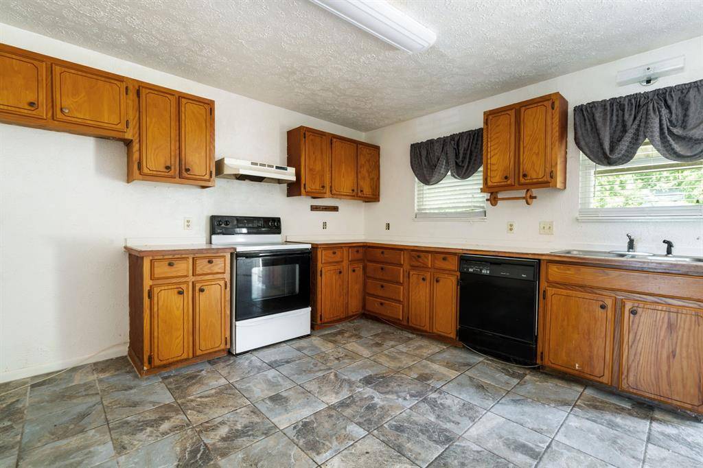 Granbury, TX 76049,917 Charles Court