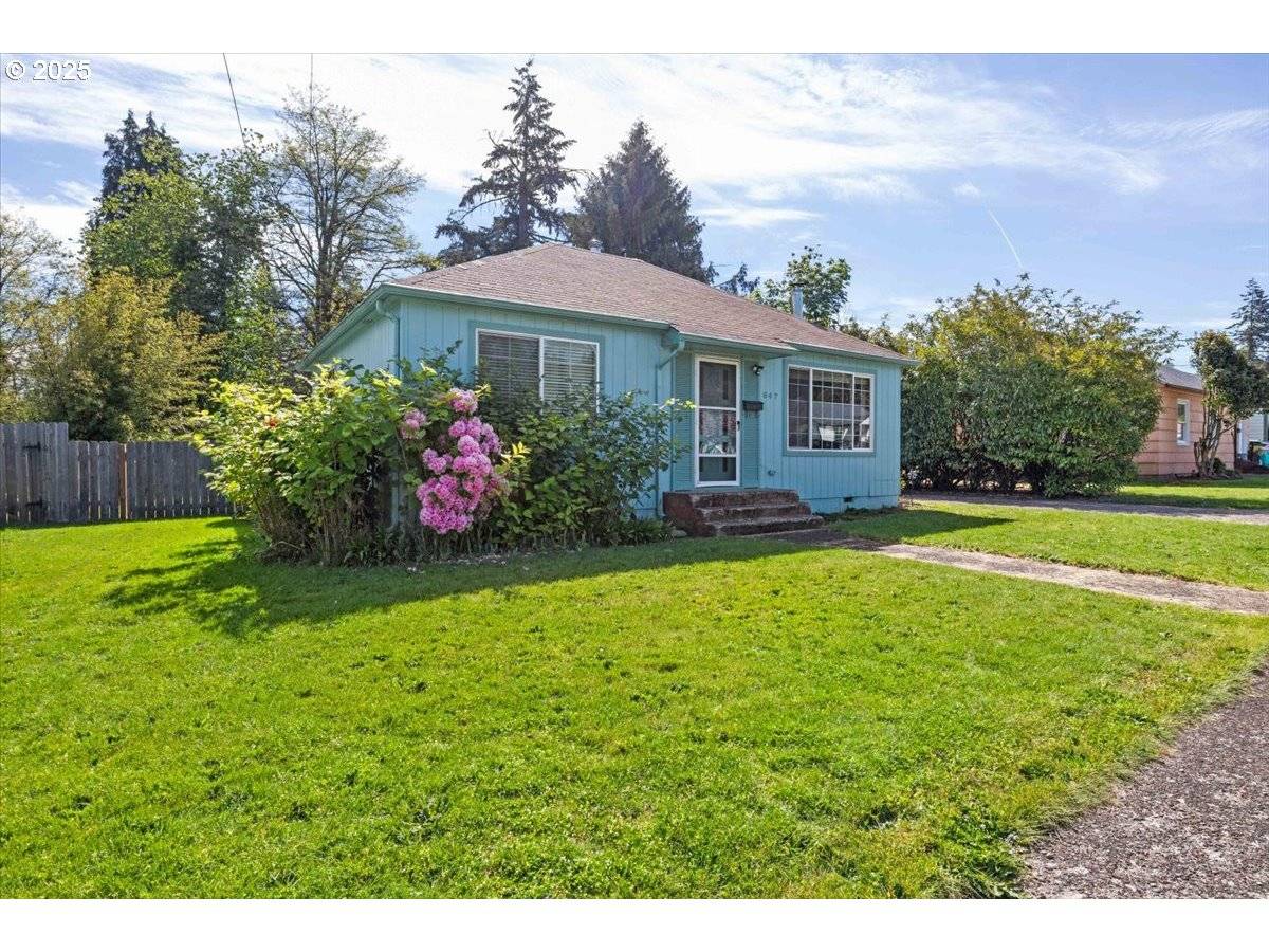 Sweet Home, OR 97386,647 7TH AVE
