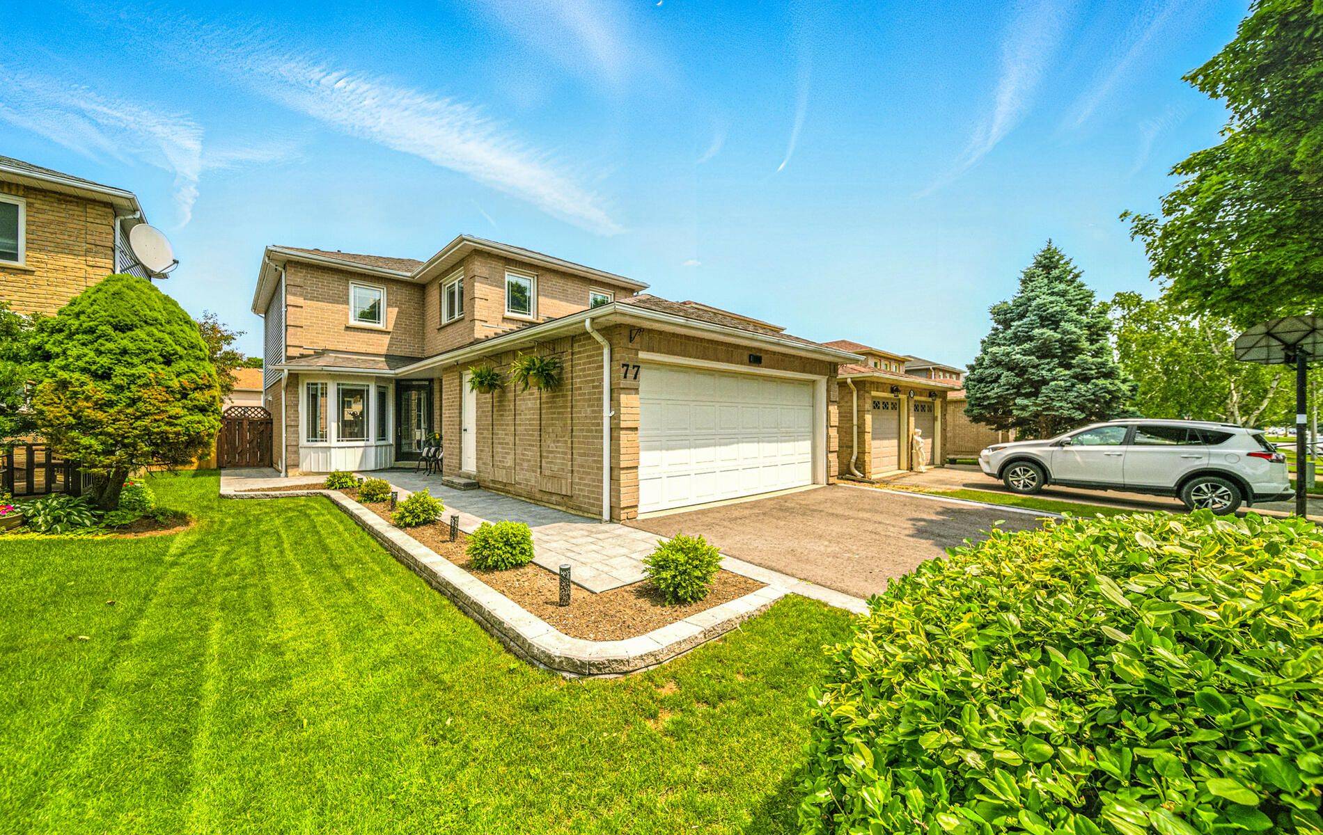 Whitby, ON L1R 1E8,77 Hemingford PL