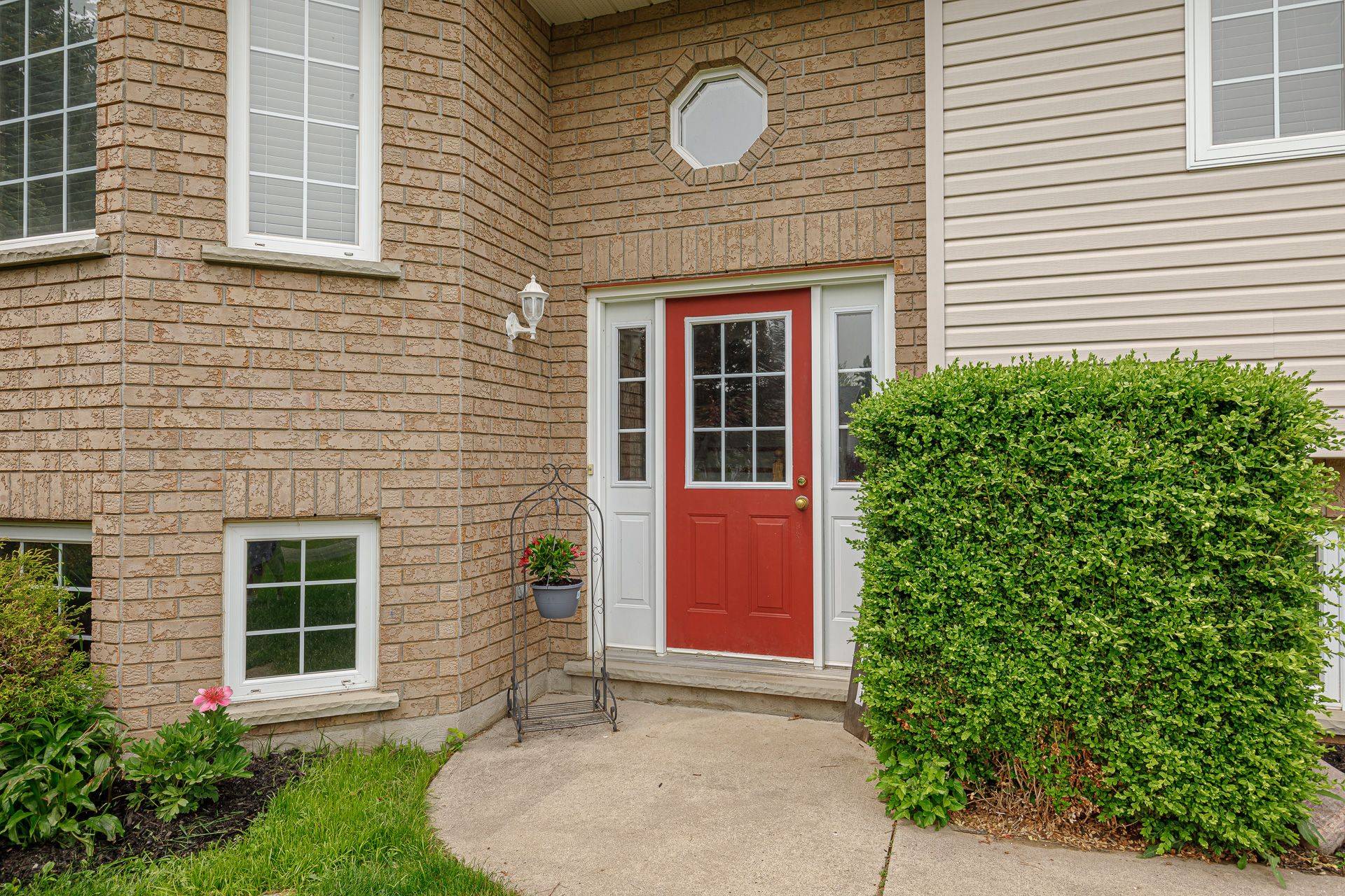 Clearview, ON L0M 1P0,26 Blackburn AVE
