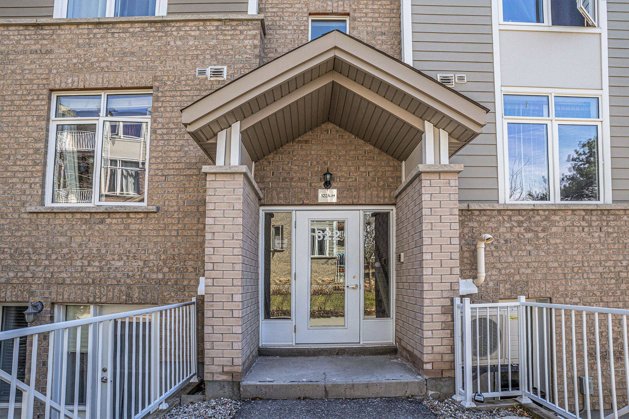 Elmvale Acres And Area, ON K1G 4E3,322 Everest Private #H