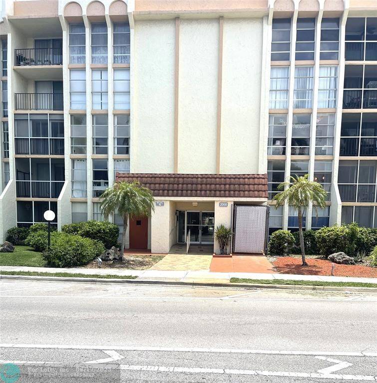 Hallandale Beach, FL 33009,2000 Atlantic Shores Blvd #306