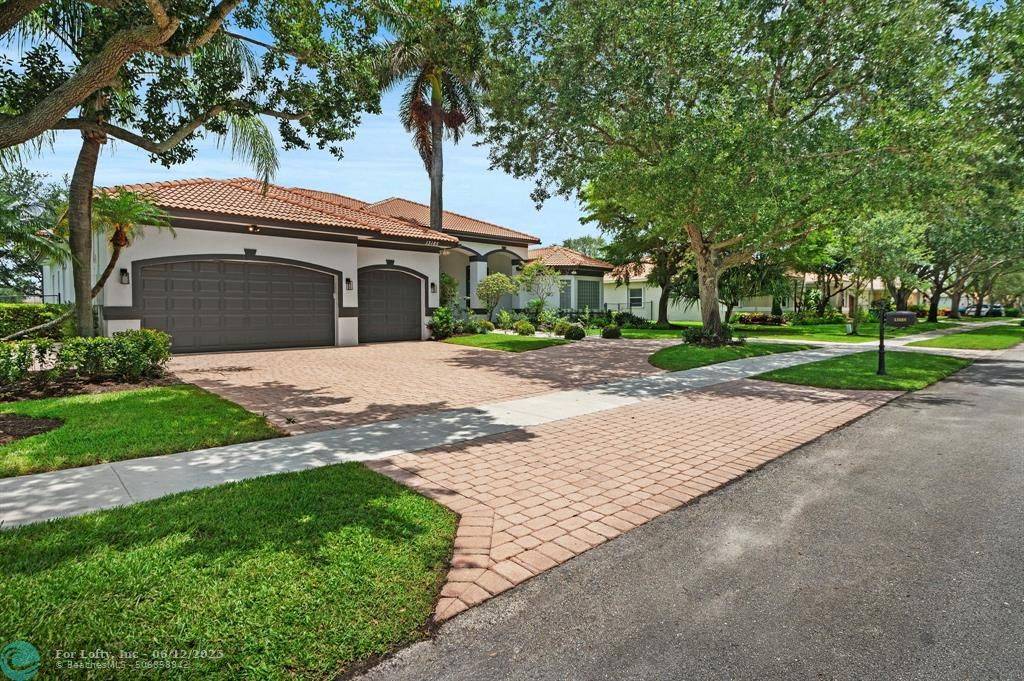 Davie, FL 33330,13185 SW 44th St