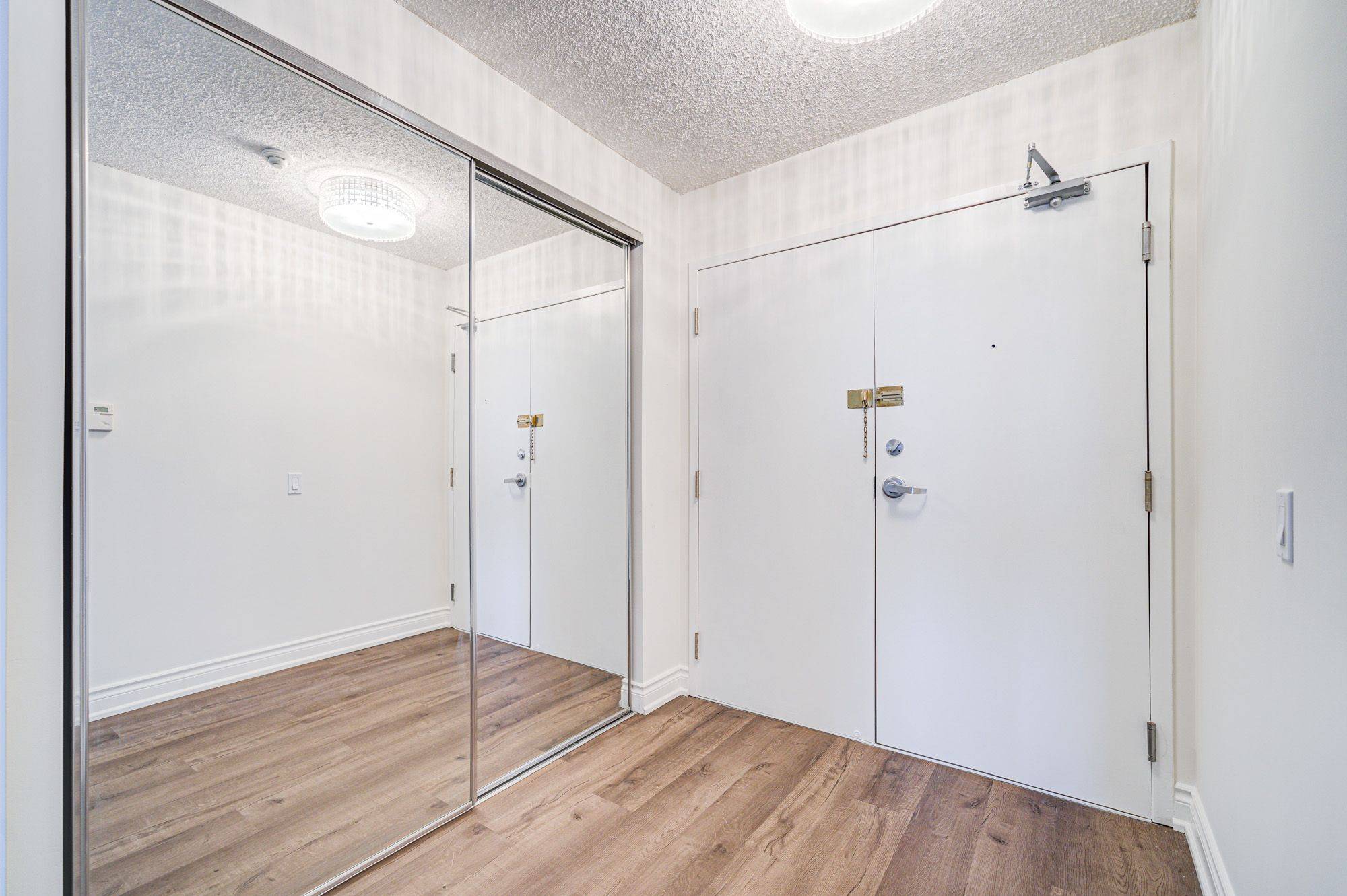 Richmond Hill, ON L4B 4R8,9017 Leslie ST #311
