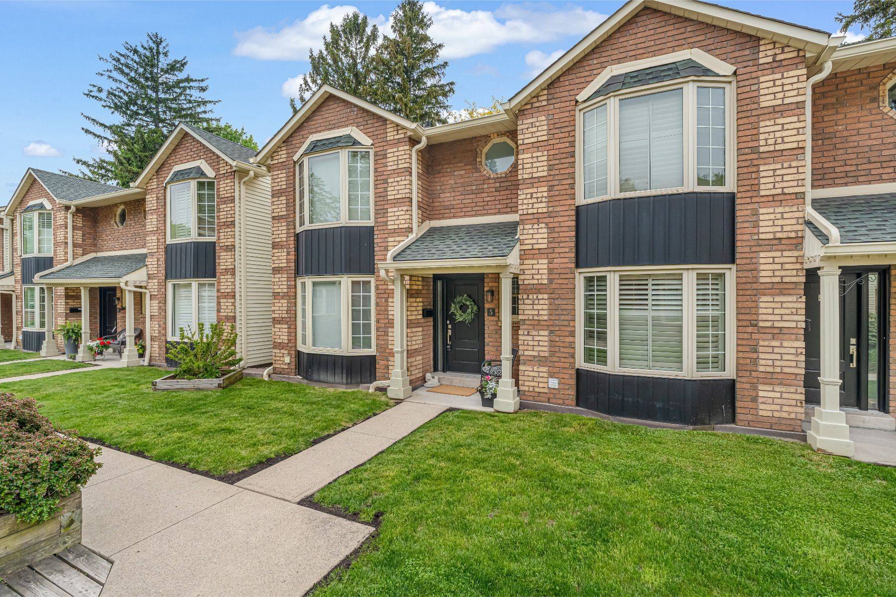 Burlington, ON L7T 4J6,955 King RD #5
