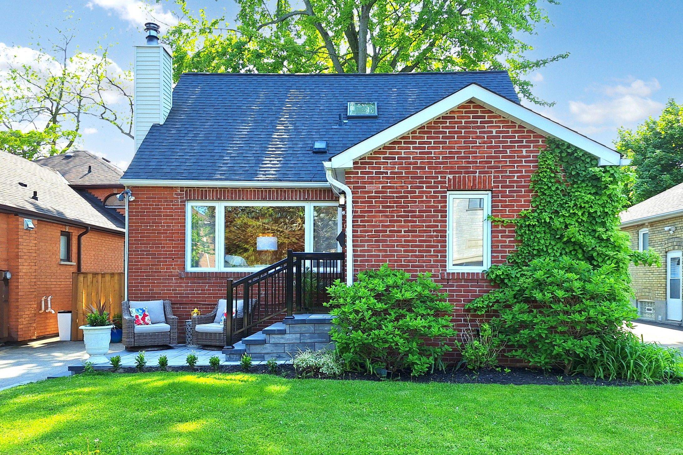 Toronto E06, ON M1N 3A8,12 Queensgrove RD